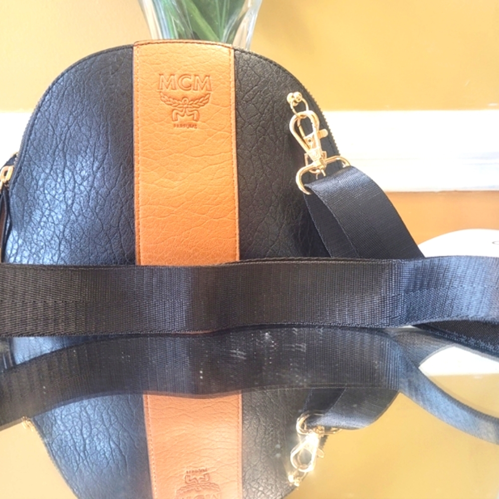 MCM pouch converted in to shoulder bag or cross body - Picture 3 of 16